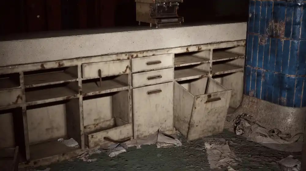 Белый многосекционный комод